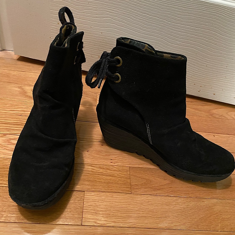 Fly London 39. Suede tie boots Yebi